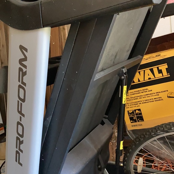 Like new treadmill - Picture 2 of 2